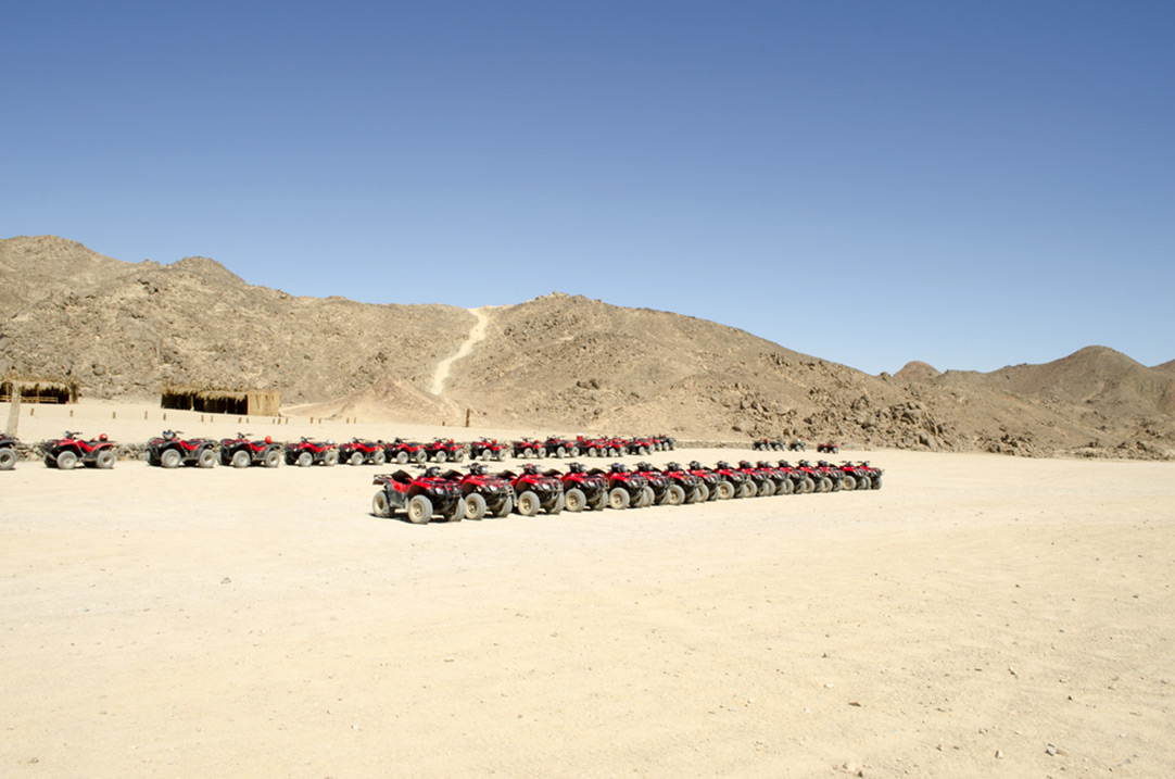 Ride Quad in Dubai Desert